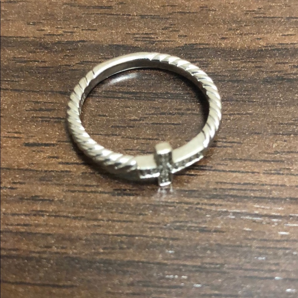 Diamond detailed Cross Ring